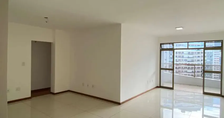 Apartamento com varanda e 3 quartos sendo 1 suíte para vlocação