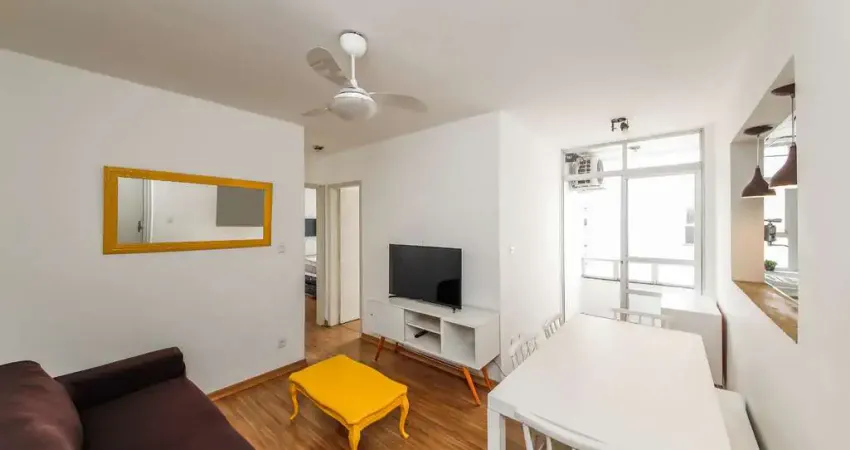 Apartamento mobiliado de 2 quartos com 1 vaga no Centro para venda