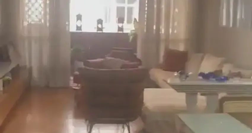 Copacabana 3 quartos 120m² sendo 1 suíte , com armários planejados, 3 banheiros, reformado, 1 por andar , prédio tranquilo . rua silenciosa e segura  e no coração de copacabana ,