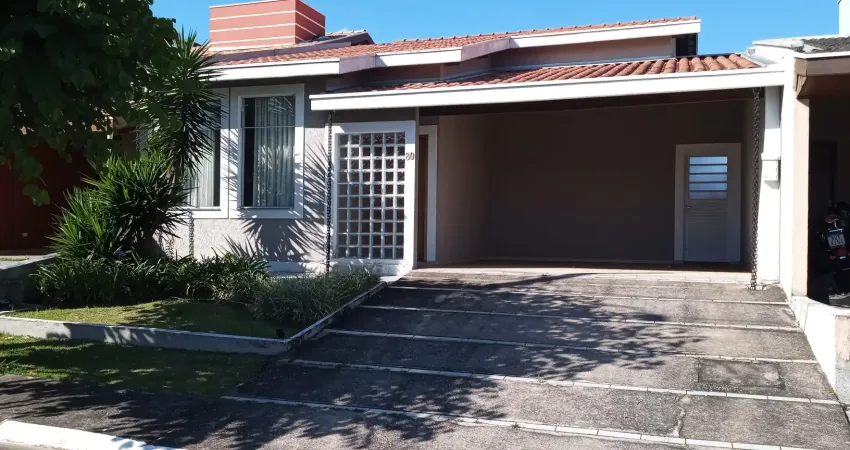 Aconchegante casa térrea. meio de quadra. condomínio fechado.