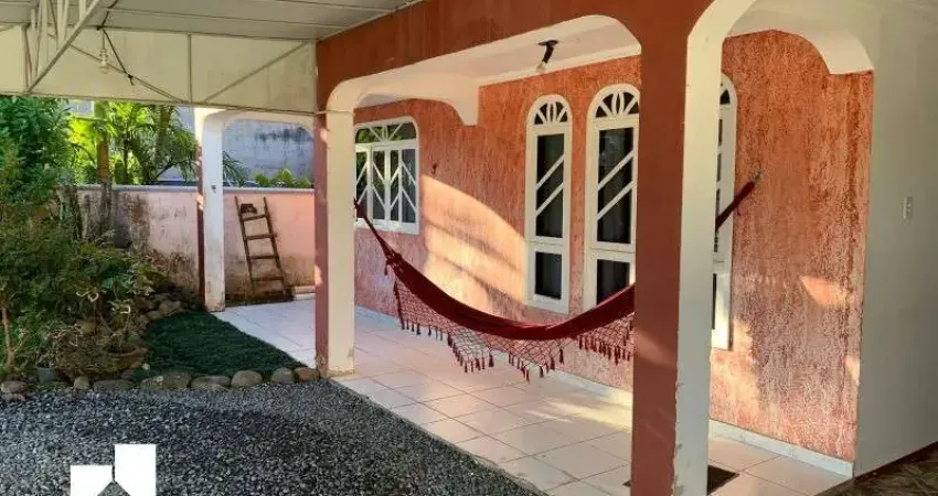 Casa com 4 quartos à venda no Boa Vista, Joinville 