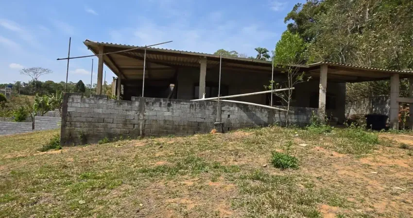 Área com 1506m2  contendo casa em construção no bairro potuvera em itapecerica da serra.