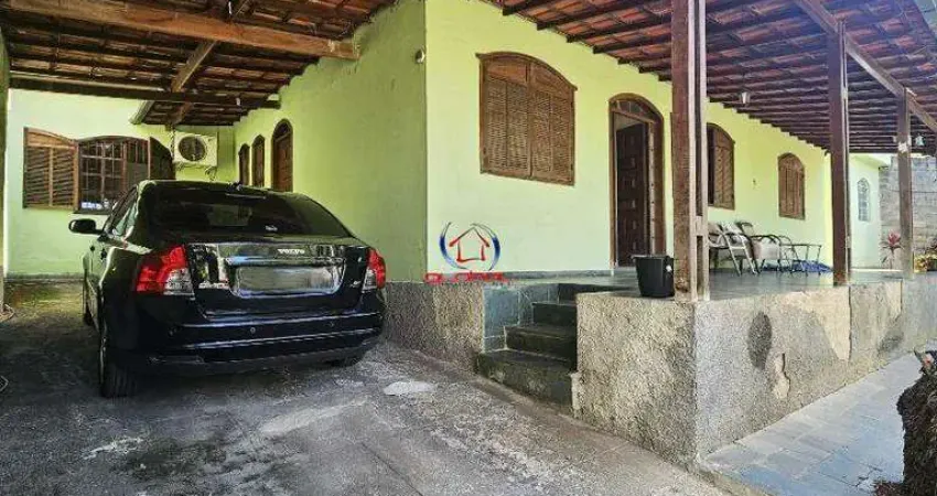 Casa em lote de 1.000m² em rua tranquila – Espaço, conforto e muito potencial!