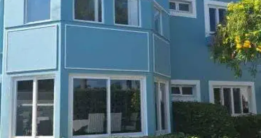 Casa triplex, 4 quartos no condomínio cristal lake-barra da tijuca - rio de janeiro - rj