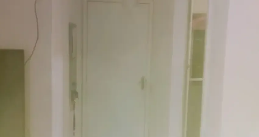 Excelente apartamento , super arejado , andar alto com vista lateral nada a fazer , entrar e morar .