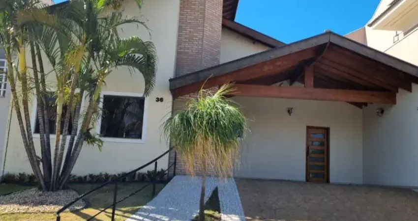 Linda casa em condomínio!!! 3 suítes sendo a master com closet!