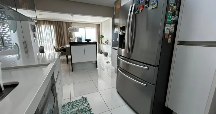 Lindo apartamento pronto para morar, ideal para você e sua família. o apartamento está configurado com 2 suítes, podendo reverter para 3 dormitórios, sala ampla com muito espaço para receber amigos e
