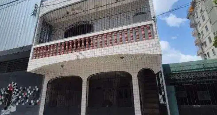 Casa com 3 quartos para alugar na Travessa Apinagés, 945, Batista Campos, Belém