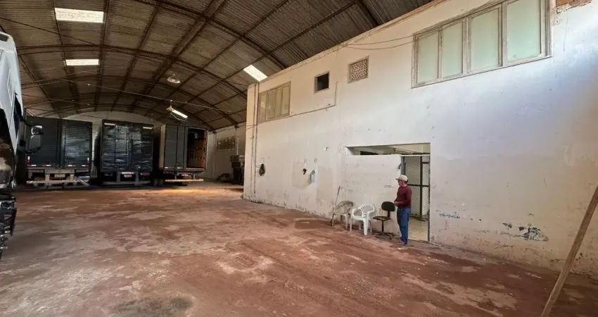 Galpão de 1.000m2 próximo da rodovia arthur bernardes - com0090wg