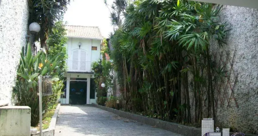 Casa com 14 quartos à venda no Centro, Carapicuíba 