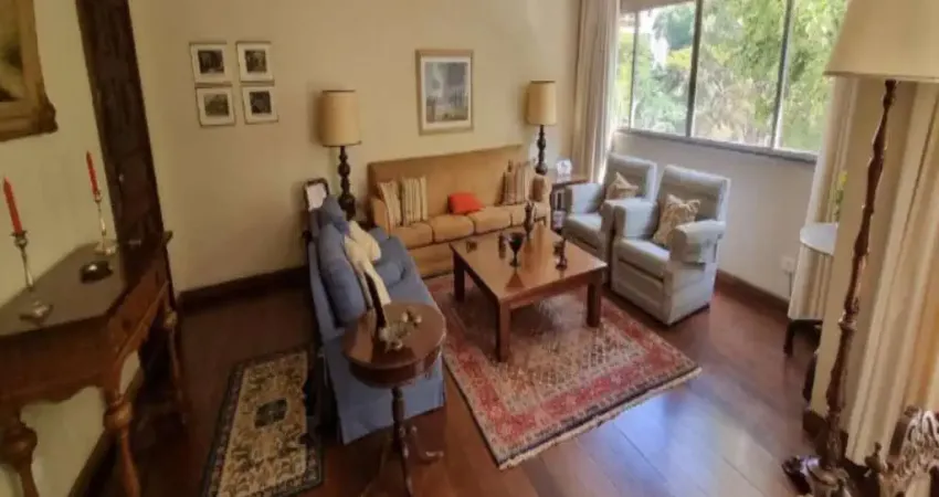 Apartamento à venda com 4 quartos sendo 1 suíte e 2 vagas de garagem