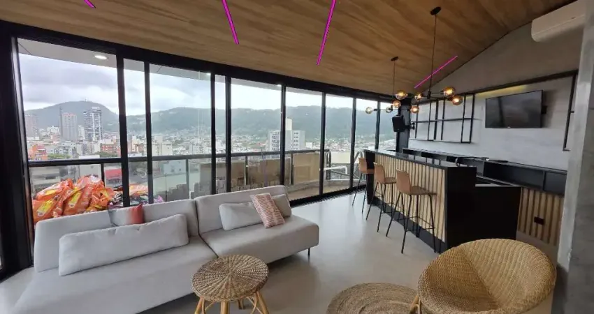 Cobertura duplex 3 quartos, sala e varanda ampla com 3 vagas de garagem