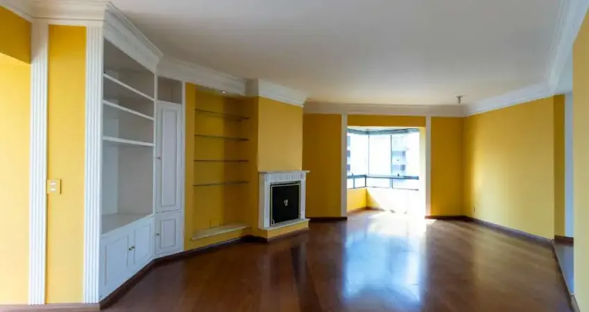 Apartamento à venda com 4 dormitórios sendo 2 suítes e 4 vagas de garagem