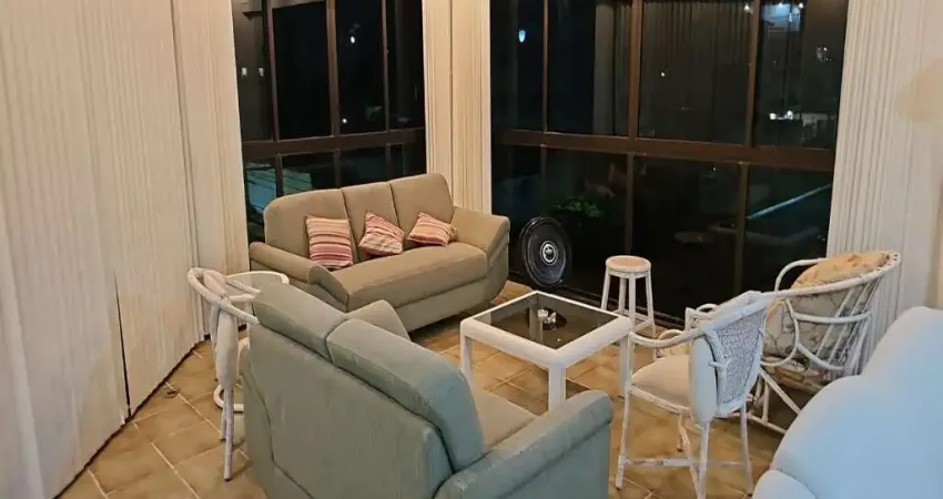 Apartamento a venda na praia da enseada 4 quartos sendo 2 suítes e 2 vagas de garagem!