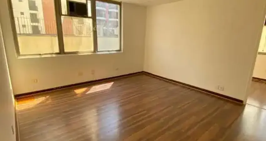 Conjunto comercial a vanda no jardins , 3 salas , 2 banheiros , 1 vaga de garagem.