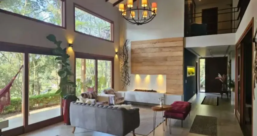 Casa à venda em condomínio na serra da cantareira com 3 quartos sendo 1 suíte master e 1 vaga de garagem.