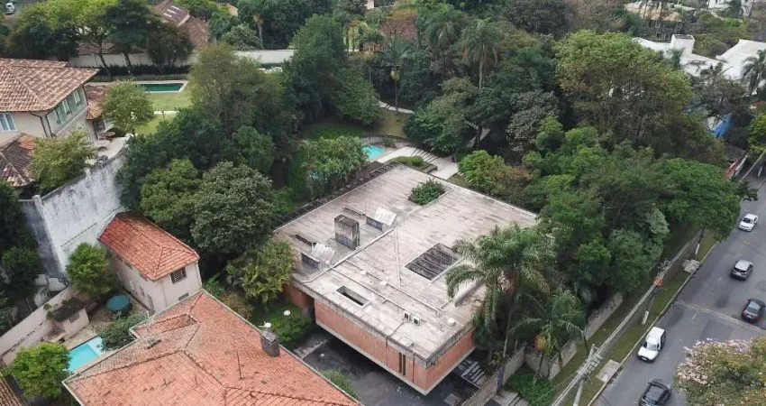 Vende-se casa com área de 3.100m2 em localização nobre de são paulo