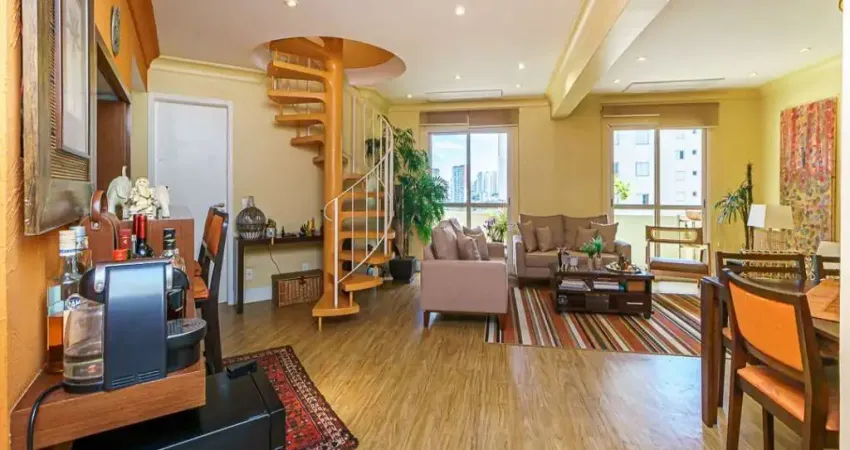 Cobertura duplex com 231 m² bem distribuídos e muito iluminada.