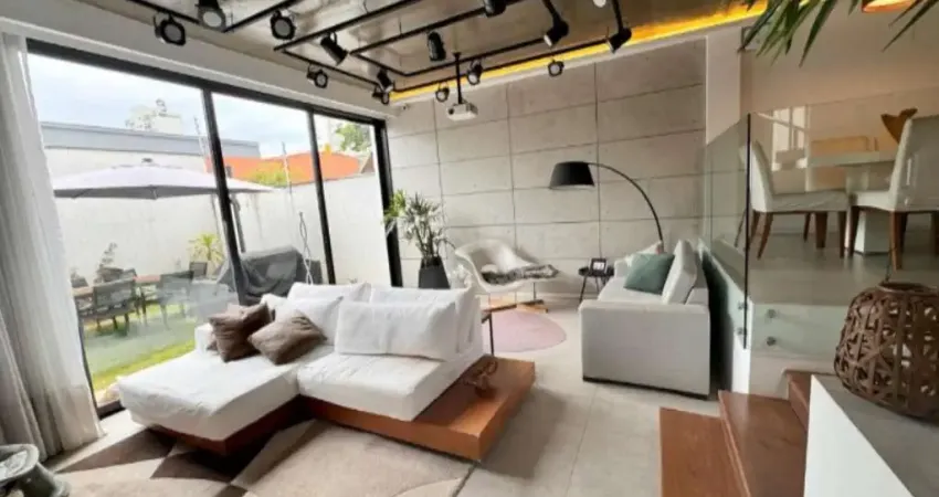 Casa a venda em na nobre região do campo belo e totalmente fora de rota dos aviões do aeroporto de congonhas, conta com 3 amplos quartos,