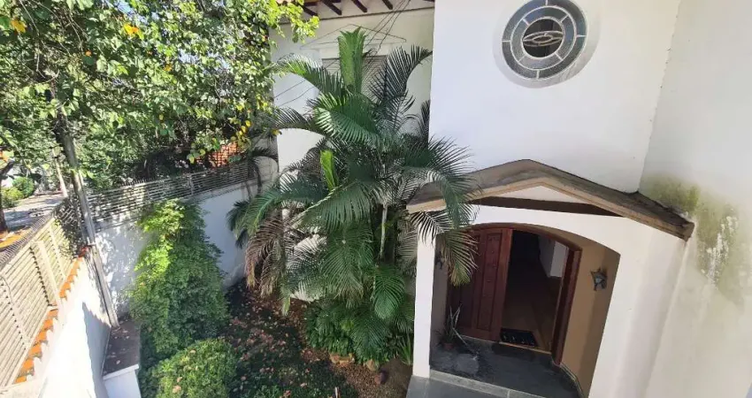 Sobrado à venda no brooklin com 4 quartos e 4 vagas - 317m² - rua com vigilância 24 horas.