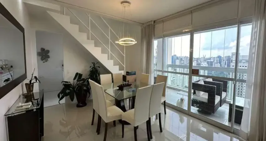 Cobertura à venda com 4 quartos sendo 3 suítes e 4 vagas de garagem em 370m2