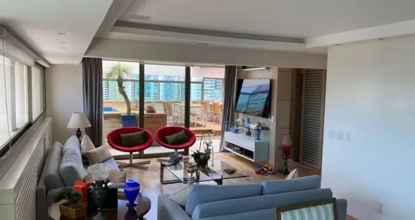 Cobertura á venda com: 3 quartos sendo 3 suítes e 4 vagas de garagem