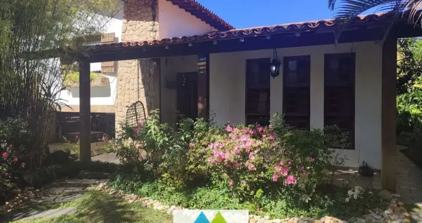 Excelente casa no bandeirantes, 03 quartos, uma suite, banheiro social, salas anplas, cozinha planejada, piscina e área gourmet, vagas