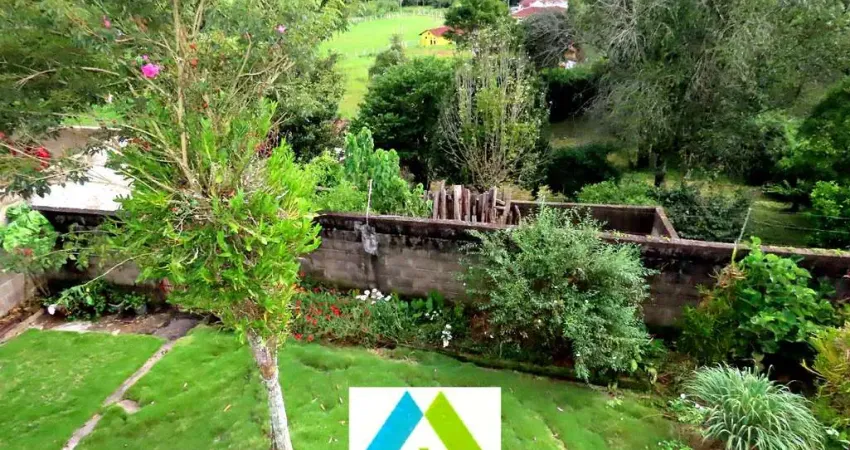 Casa aconchegante, 02 salas, 04 quartos, varanda, cozinhas, jardim - oportunidade única em bocaina de minas! e mais dois lotes.