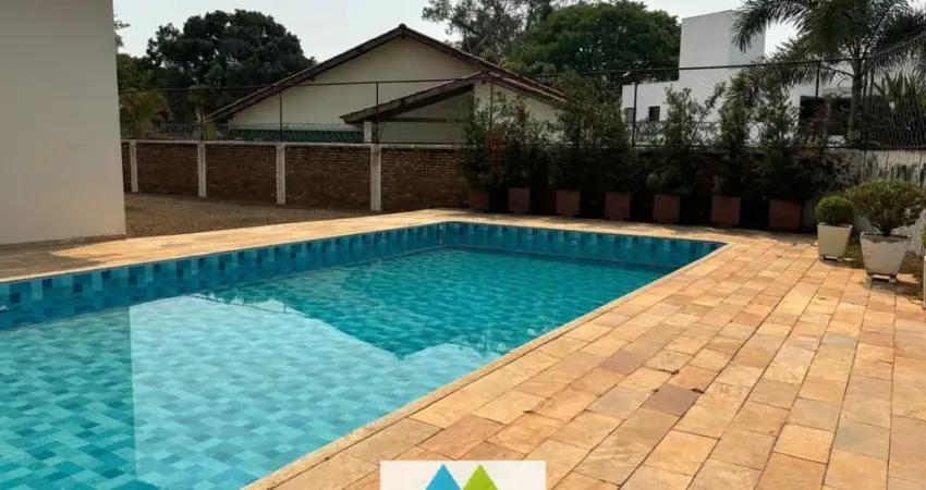 Casa linear, raridade no bandeirantes, 04 quartos, 02 suítes, salas amplas, piscina, 04 vagas.