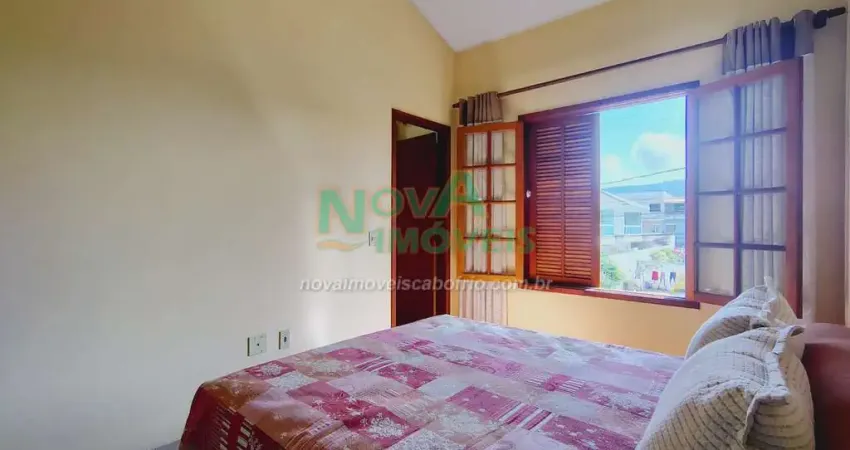 R$400.000,00 - apartamento duplex / 03 quartos s/ 01 suíte / peró - cabo frio-rj