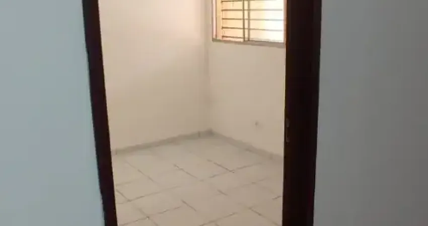 Privêr em pau amarelo - 4 ruas próximo ao mar - 3 quartos com suíte -  quintal atrás - garagem pra uma moto e um carro !!!