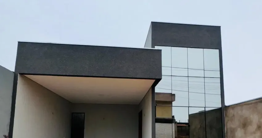 Casa com fino acabamento ,pé direito alto e iluminação inteligente.