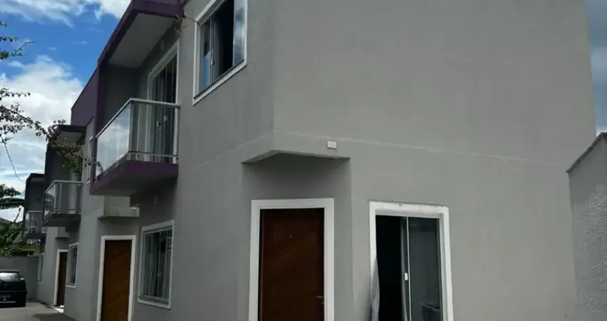 Casa com 3 quartos para alugar na rua Ermelino de leão, 322, Costeira, Paranaguá