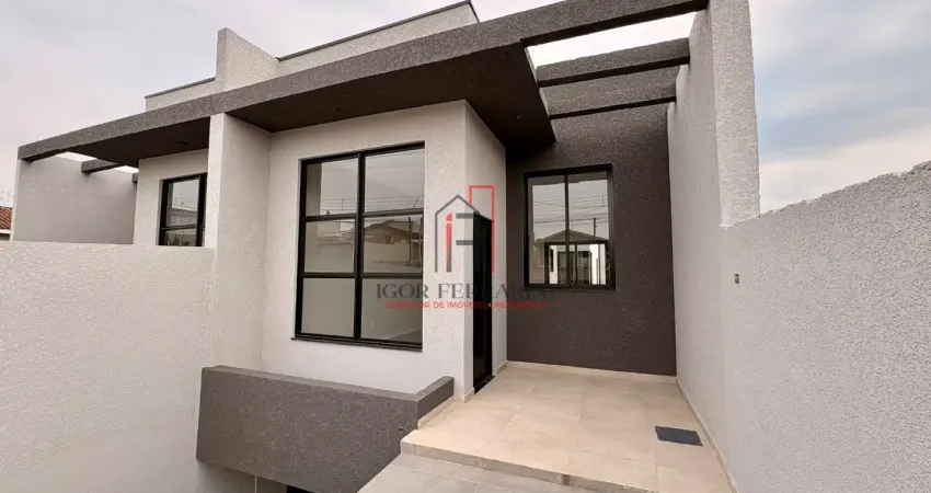 Linda casa nova, localizada na borda do campo em quatro barras