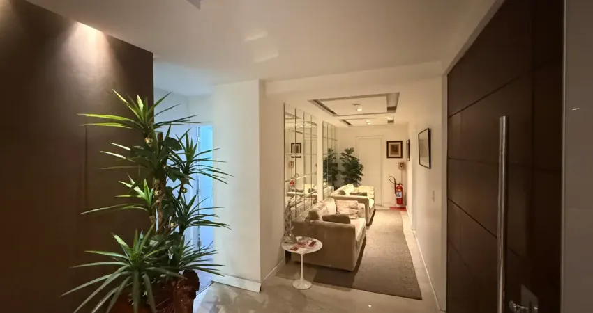 Escritório projetado com 254M2 no pulmão do Centro do Rio Rua México