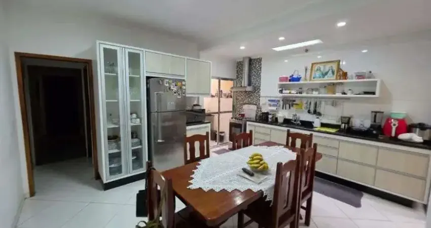 Sobrado para venda possui 125 metros quadrados com 3 quartos