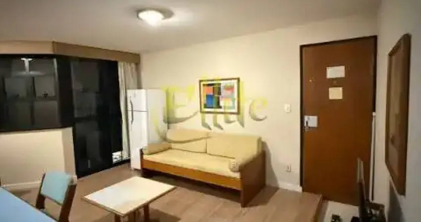 Flat para locação e venda no Campo Belo, totalmente mobiliado com serviços, à 2.0 km do Aeroporto de Congonhas.