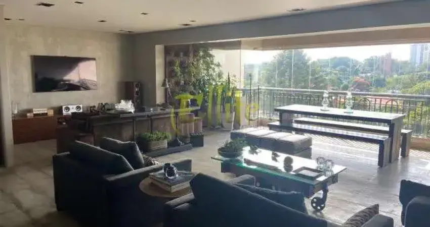 Aproveite a oportunidade de morar em um apartamento espaçoso de 189m², sem mobília, com uma cozinha completa.