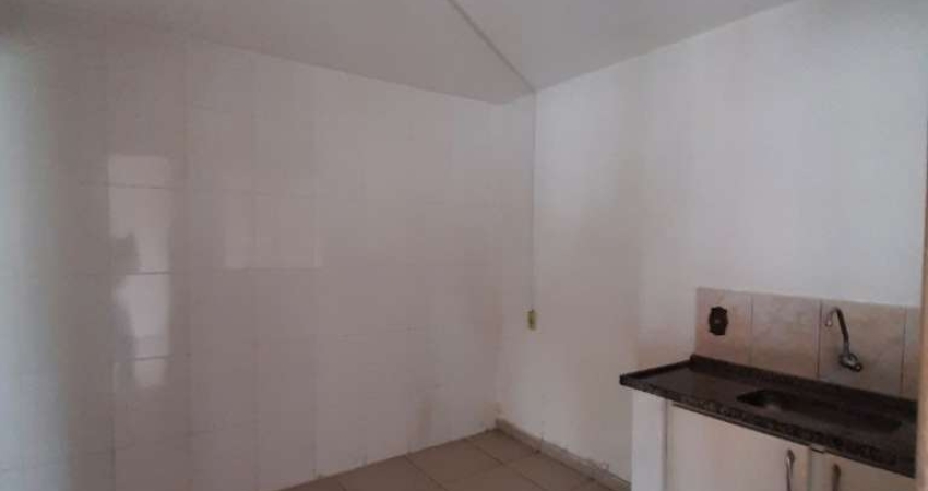 Casa em quintal compartilhado 1 dormitório + Cozinha e banheiro
