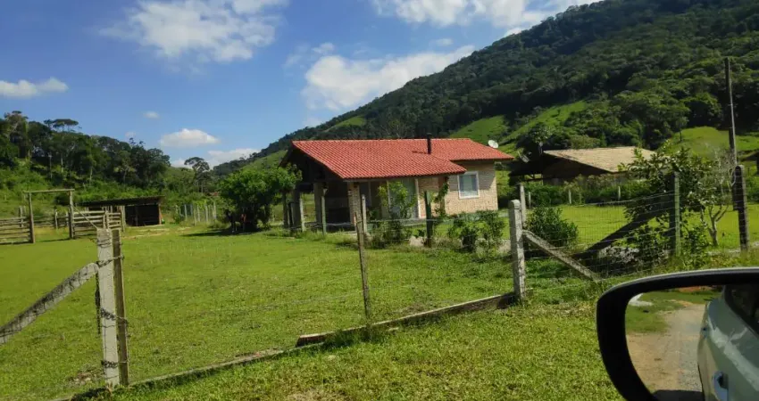Terreno à Venda em zona rural – Localização Privilegiada em Condomínio Fechado!