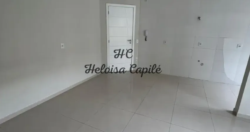 Apartamento à venda com 2 quartos e sacada com churrasqueira