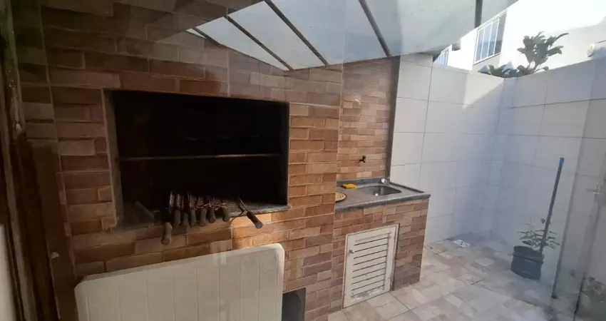 Temporada - ️ sobrado aconchegante em condomínio fechado, a apenas 300m da praia!