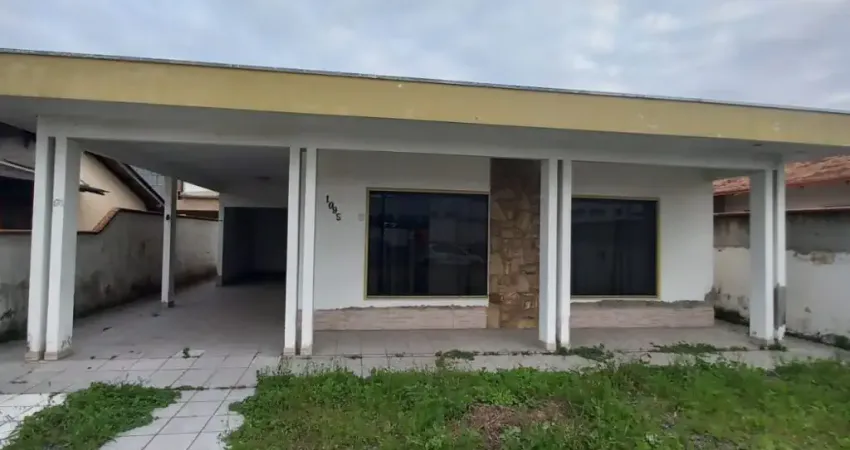 Casa a venda no centro de navegantes sc com 2 dormitorios escriturada.