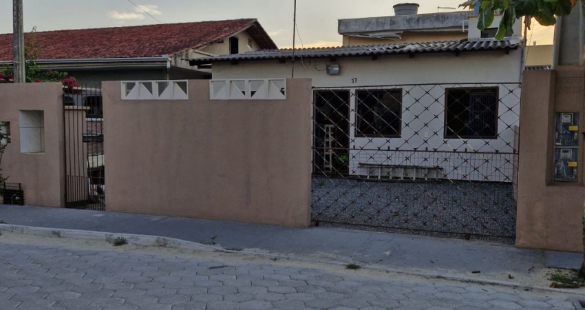 Casa para Venda no bairro Centro, localizado na cidade de Navegantes / SC.