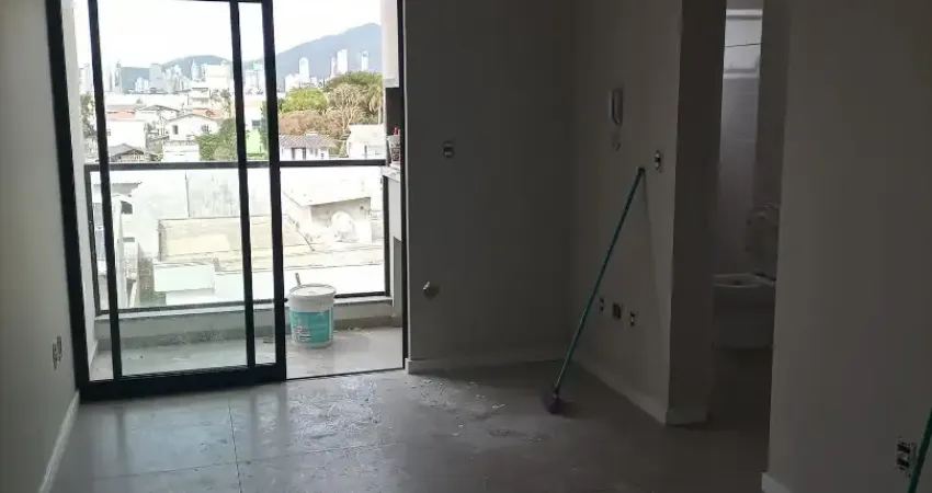 Apartamento pronto para morar com 2 dormitórios no centro tro de navegantes sc