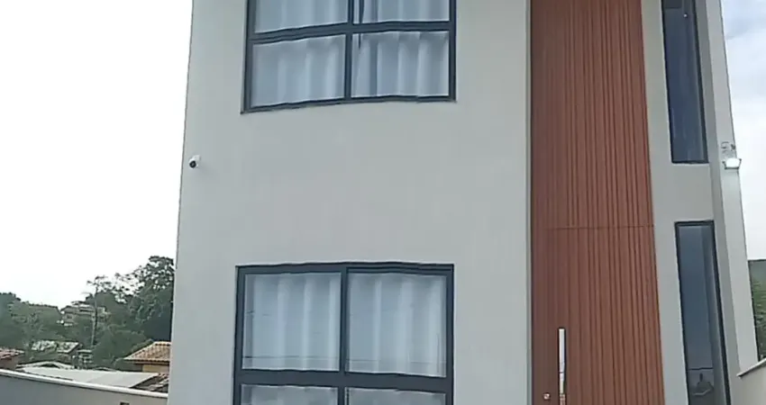 Casa de luxo em itaipu com 3 quartos, piscina e 2 vagas de garagem.