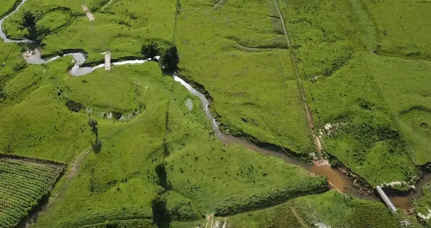Belo sitio em águas mornas, imovel em um lugar calmo e seguro!