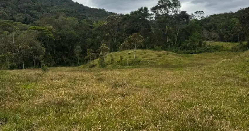 Belo sitio na fazenda de lourdes águas mornas, imovel para quem procura um refugio ao meio da natureza!