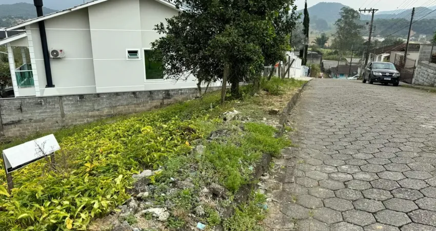 Lote com uma linda vista com escritura publica em santo amaro da imperatriz!