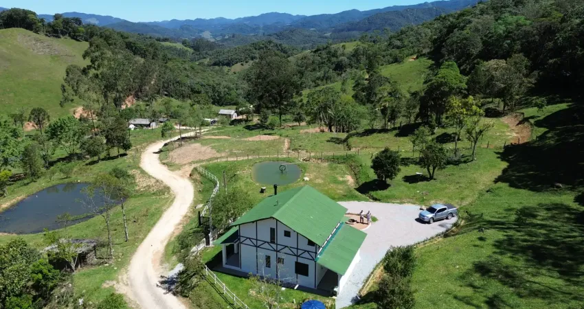 Sitio mais belo de águas mornas, imovel para quem gosta de muita natureza e paz!